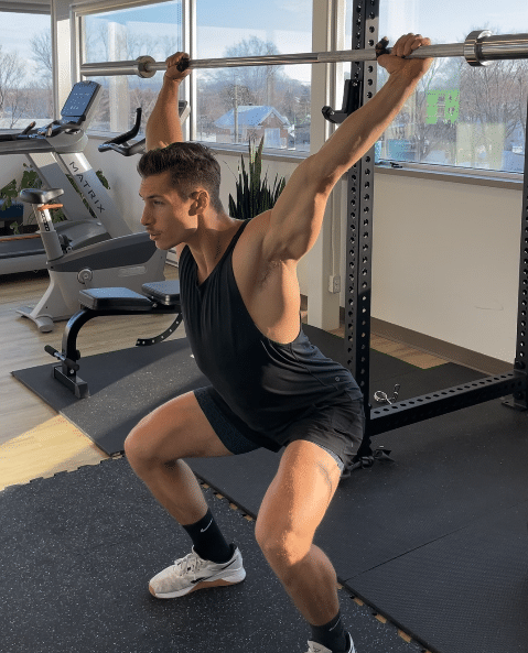 Benoit Boulanger (Ben Boulanger) qui réalise une évaluation biomécanique de crossfit chez PCN Physio avec son physiothérapeute Kevin Wang